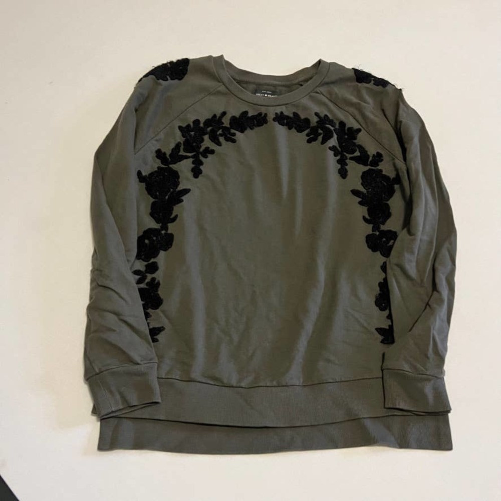 Lucky Brand Gray black floral accent sweatshirt XS